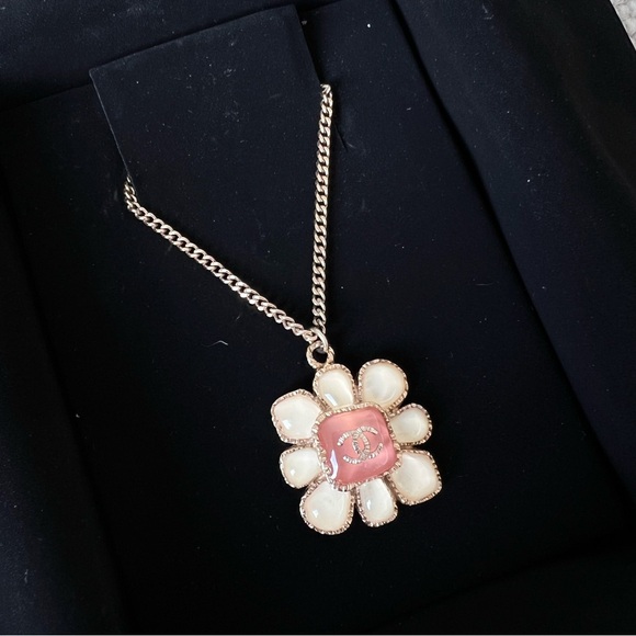 CHANEL Antique Gold Flower Necklace - Picture 1 of 7